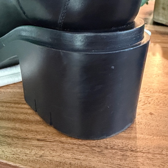 Authentic Bottega Veneta Black Leather Lug Chelsea Boots - Picture 12 of 16